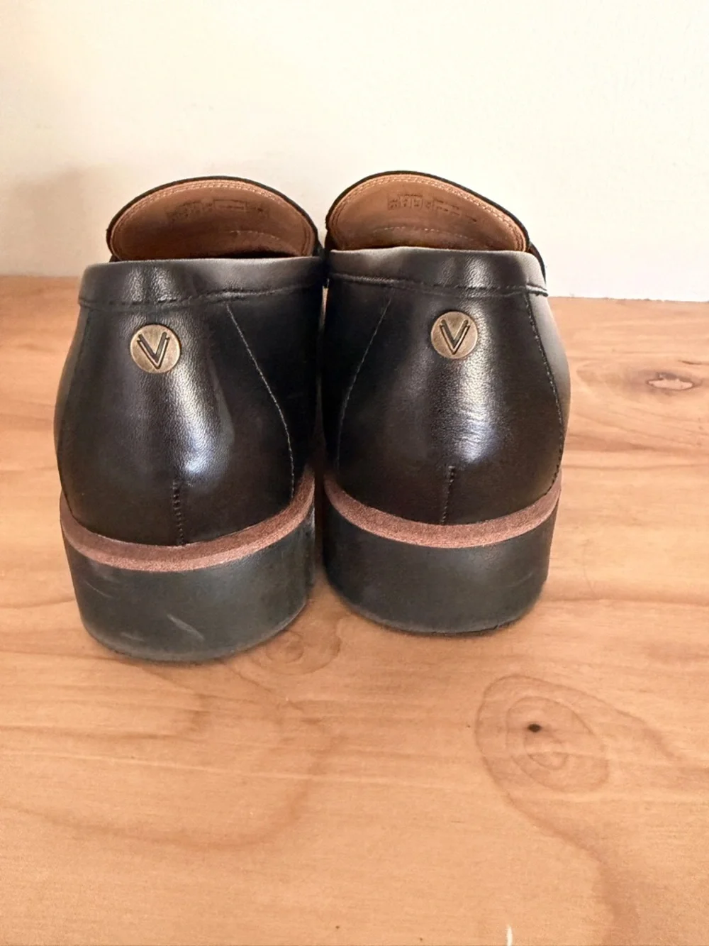 Vionic Black Leather Loafer - Picture 4 of 12